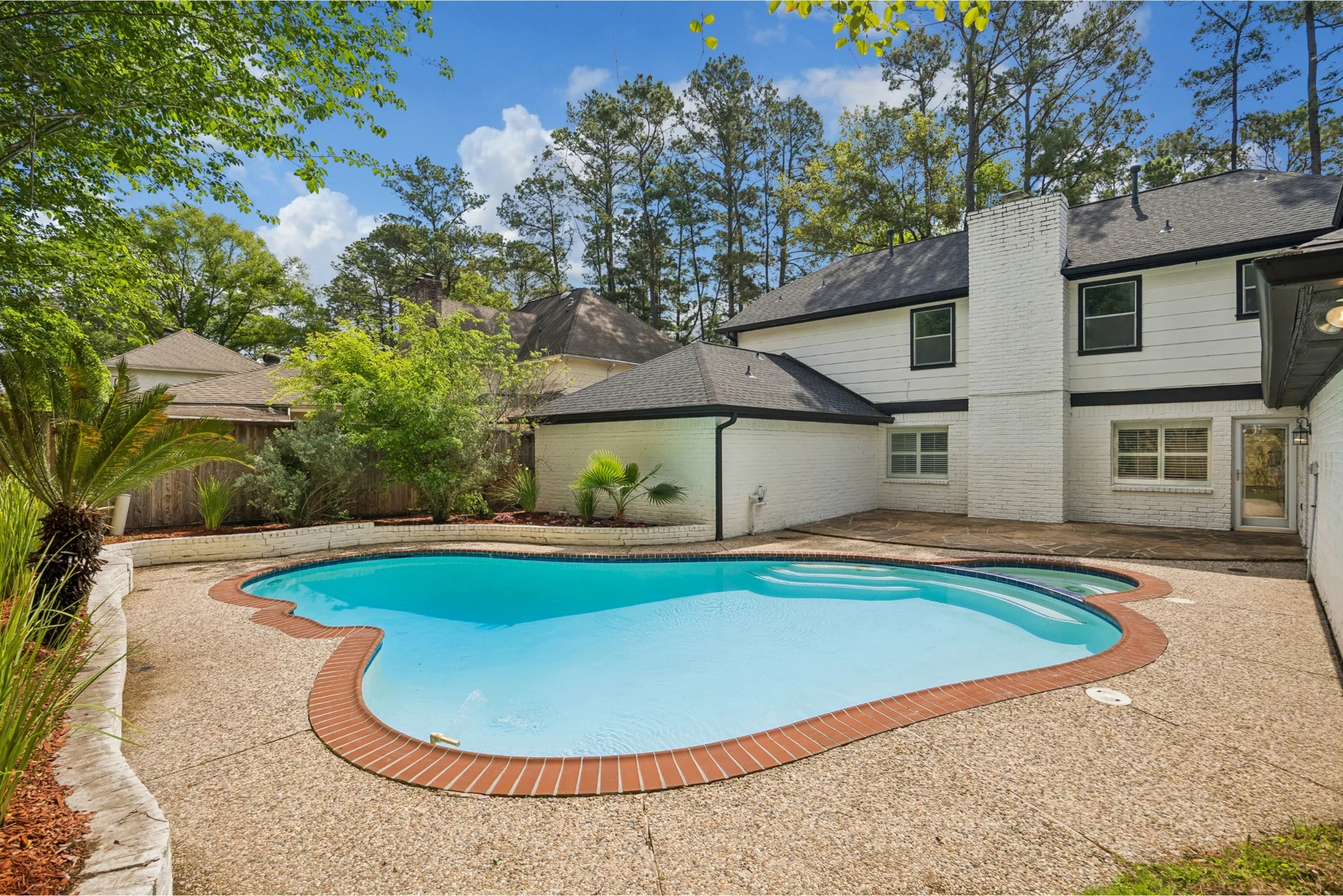 Before: Comfortable Contemporary Poolside